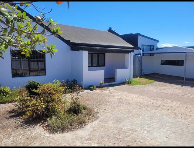 4 BEDROOM HOUSE FOR SALE IN KLEINBAAI